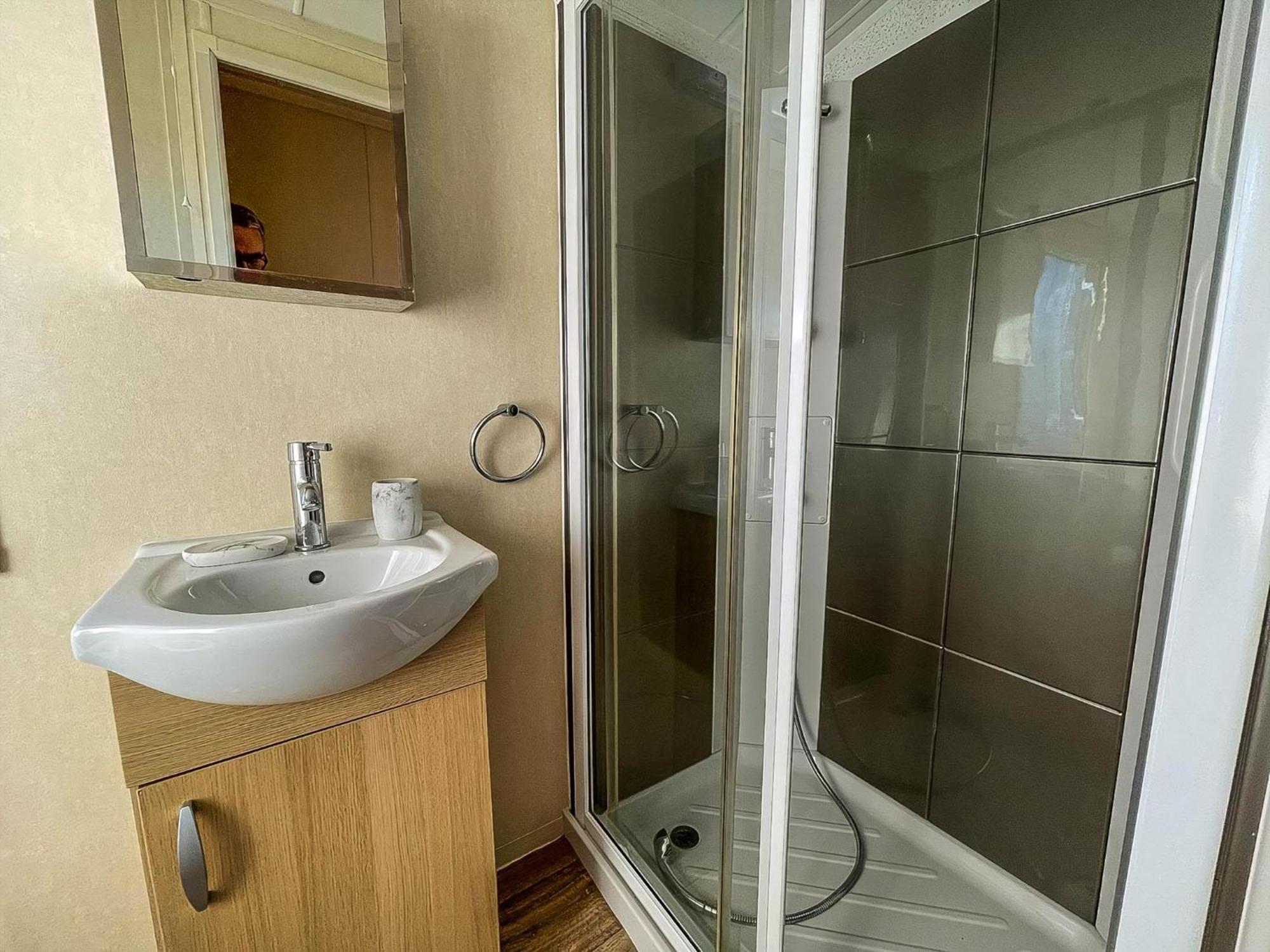 Lovely Caravan With Spacious Decking At North Denes In Suffolk, Ref 40134Nd Lowestoft Extérieur photo