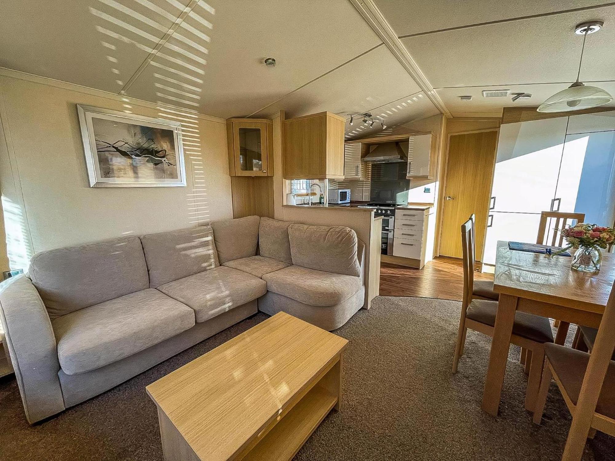 Lovely Caravan With Spacious Decking At North Denes In Suffolk, Ref 40134Nd Lowestoft Extérieur photo