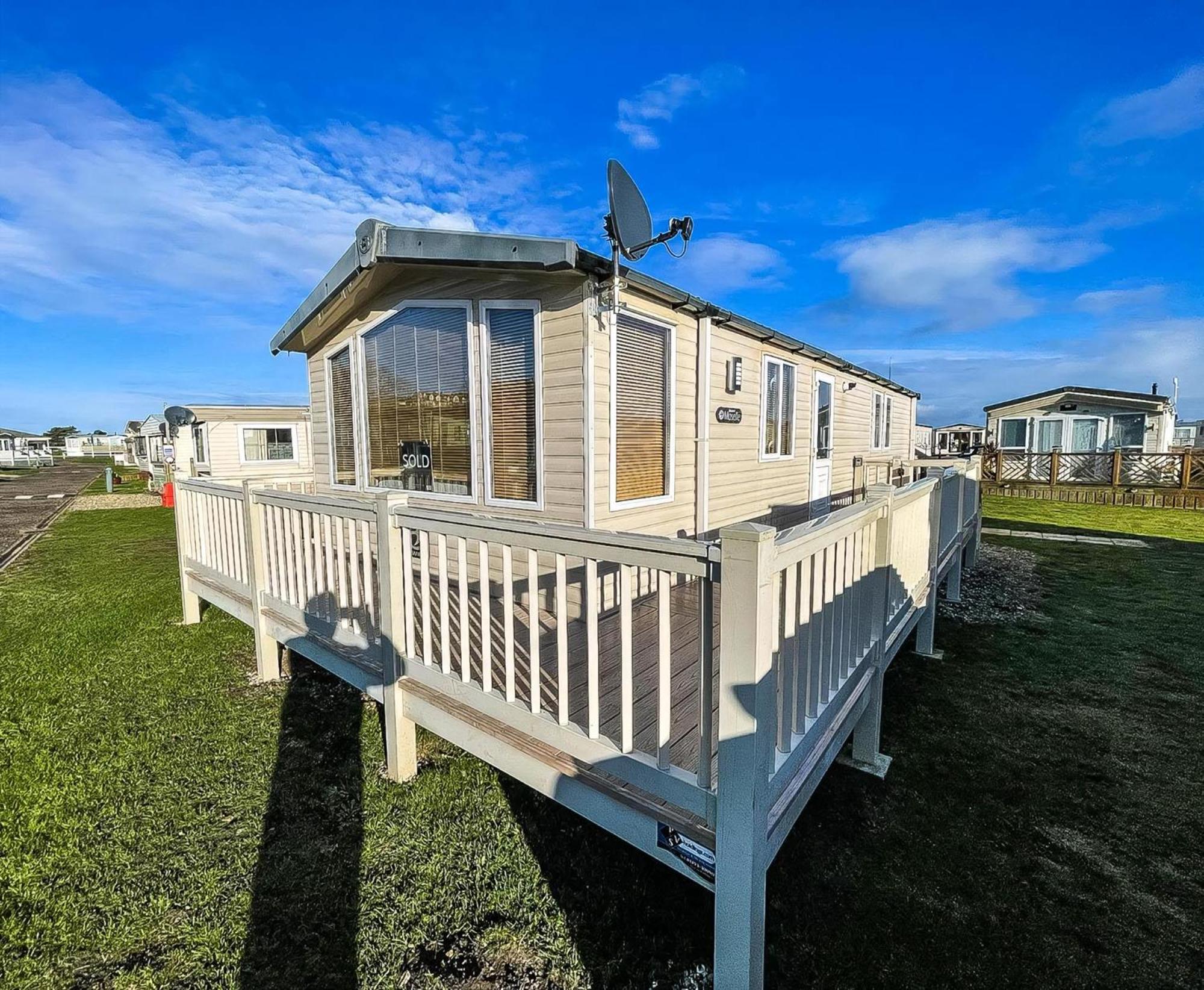 Lovely Caravan With Spacious Decking At North Denes In Suffolk, Ref 40134Nd Lowestoft Extérieur photo